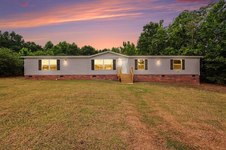 Property Photo: 205 Dillon Street SC 29323
