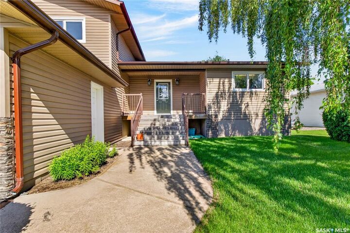 Property Photo:  1112 11th Street  SK S0K 2A0 