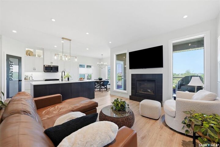 Property Photo:  234 Denham Crescent  SK S7R 1E9 
