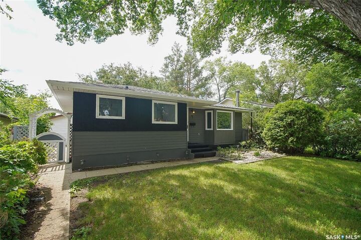 Property Photo: 61 Bannister Avenue SK S4R 5K8
