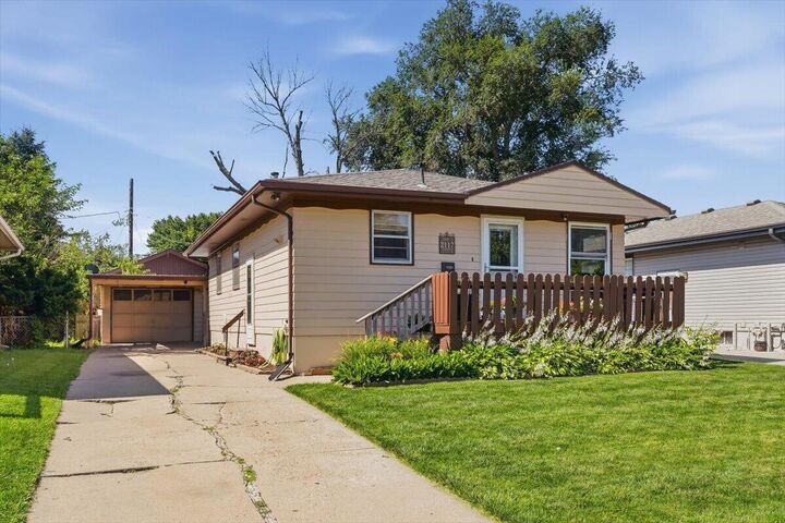 Property Photo:  2117 Avenue L  IA 51501 