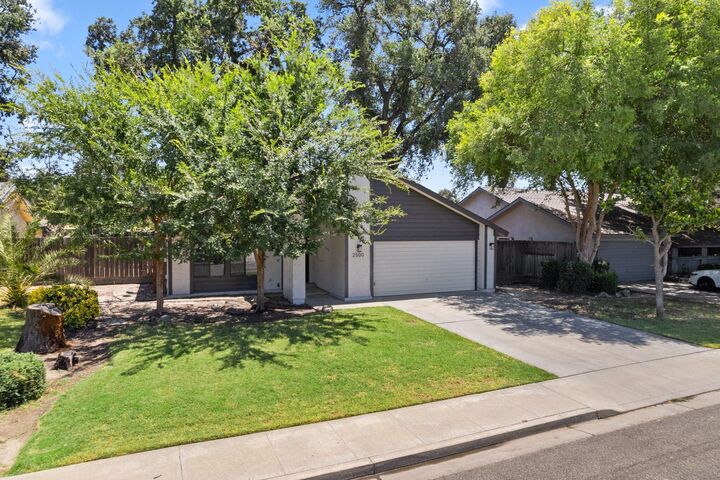 Property Photo:  2500 N Charter Oak Court  CA 93292 