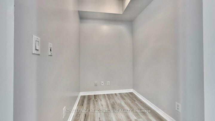 Property Photo: 223 Webb Drive 2114 ON L5B 0E8