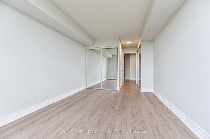 Property Photo: 18 Hillcrest Avenue 602 ON M2N 6T5