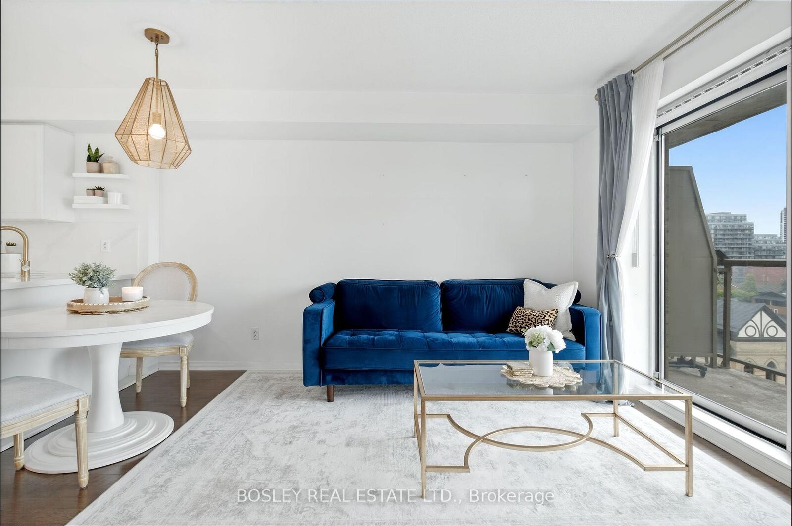 Photo de la propriété:  140 Bathurst Street 803  ON M5V 3N8 
