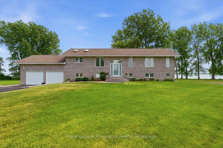 Property Photo: 40 Wallbridge Circle ON K8N 4Z7
