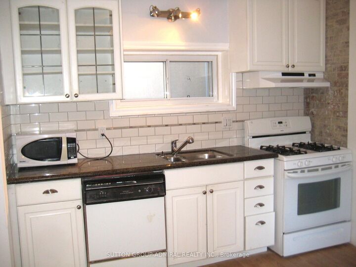 Property Photo:  238 Lumsden Avenue Upper  ON M4C 2K4 