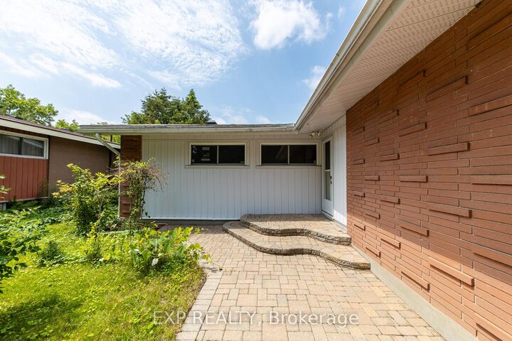 Property Photo:  2097 Kingsley Road  ON K2C 2X6 