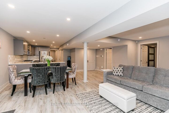 Photo de la propriété:  60 Edwards Drive Basement  ON L4N 9K8 
