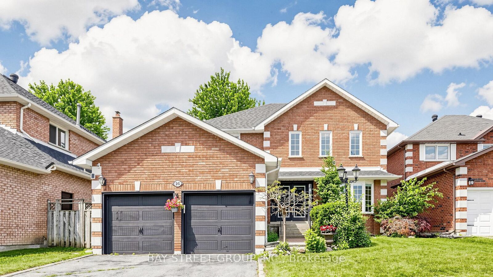 Property Photo: 26 Kew Gardens ON L4B 1R6