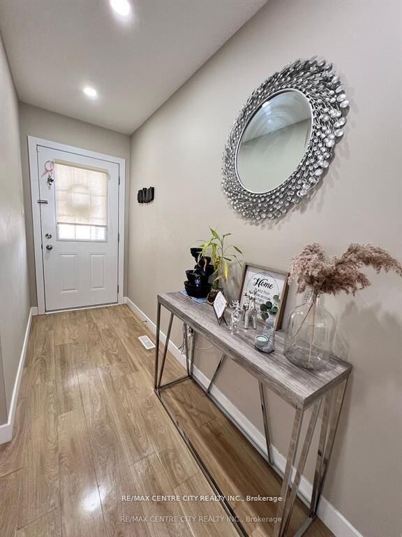 Photo de la propriété: 1138 Sandbar Street ON N6G 0G6