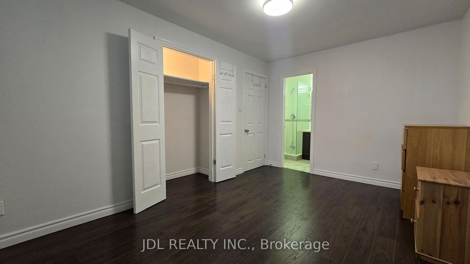 Property Photo:  68 Meadowview Avenue Room Mc  ON L3T 1K7 