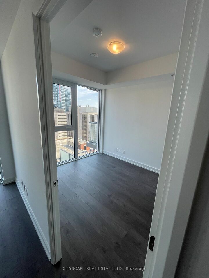 Property Photo:  75 James Street 1816  ON L8P 4Z5 