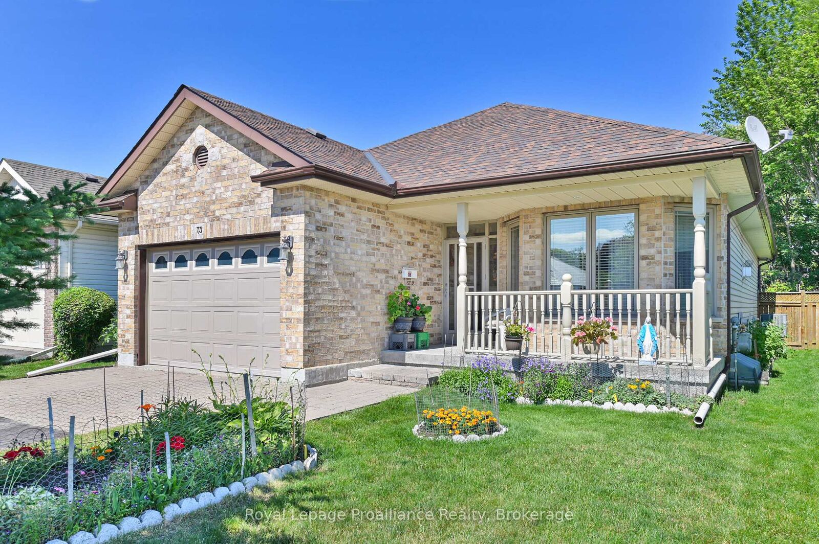 Property Photo:  73 Finch Drive  ON K8P 5L4 
