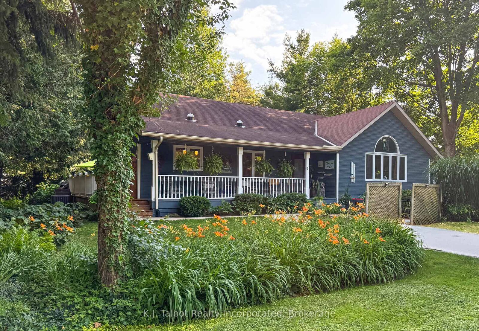 Property Photo:  6 David Street E  ON N0M 1G0 