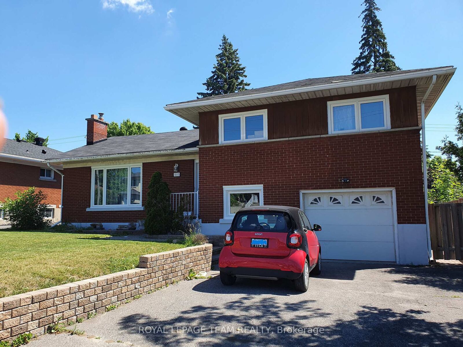 Property Photo: 1015 Pinecrest Road ON K2B 6B6