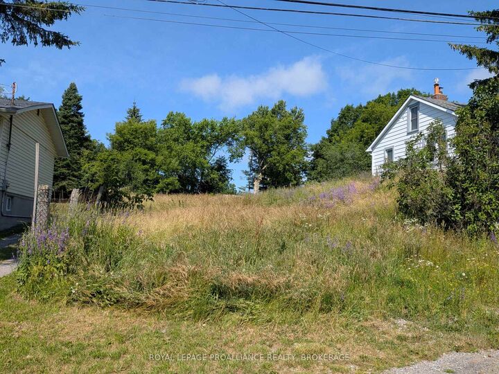 Property Photo: 20 Shaw Street ON K7K 4Y4