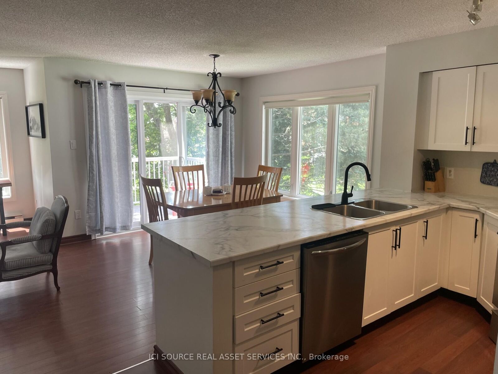 Property Photo: 18 Ramblings Way 97 ON L9Y 5C6