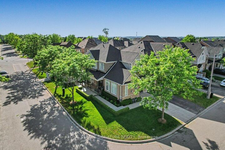 Property Photo: 22 Ulson Drive ON L4E 4V6