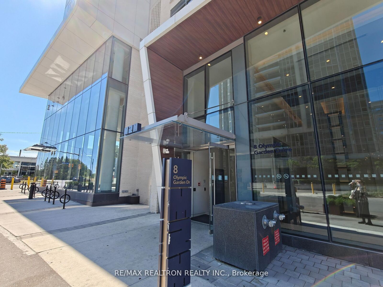 Photo de la propriété: 8 Olympic Garden Drive 911 ON M2M 0B9