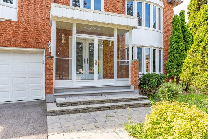 Property Photo:  22 A Waltham Crescent  ON L4B 1Z2 
