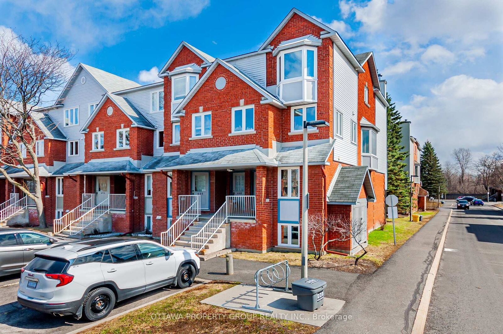 Property Photo:  442 Briston Private  ON K1G 5R4 