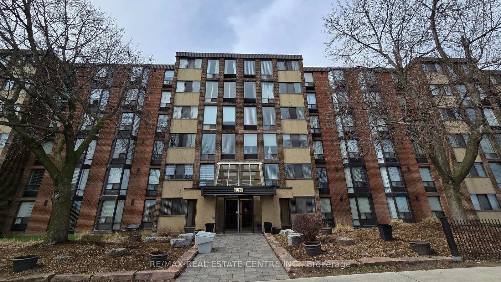 Property Photo:  1540 Pickering Parkway 609  ON L1V 3V9 