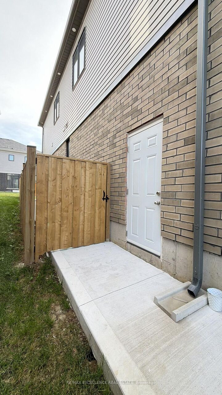 Property Photo:  11 Owl Lane  ON N3W 0G4 