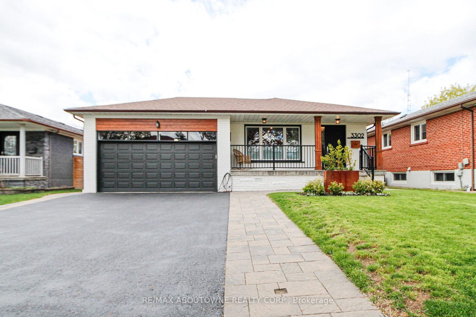 Property Photo: 3302 Cardross Road ON L4X 2N2