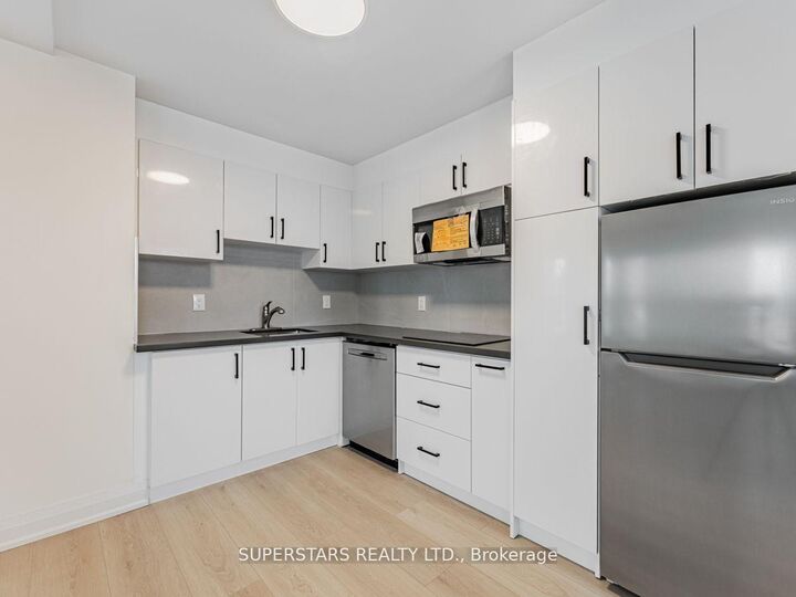 Property Photo: 36 Lindsay Street S #2 ON K9V 2L8