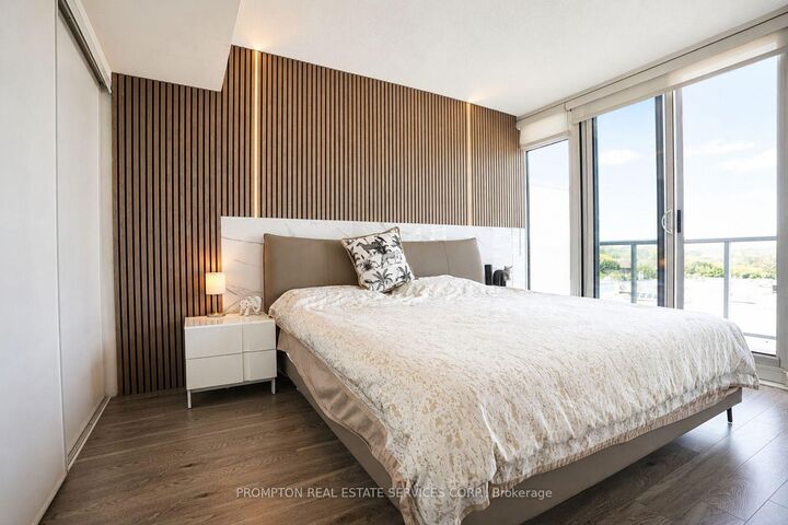 Property Photo: 72 Esther Shiner Boulevard 717 ON M2K 2X9