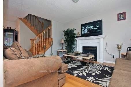 Photo de la propriété: 211 Drummond(Main &Amp Second Floor) Drive ON L6A 3C4