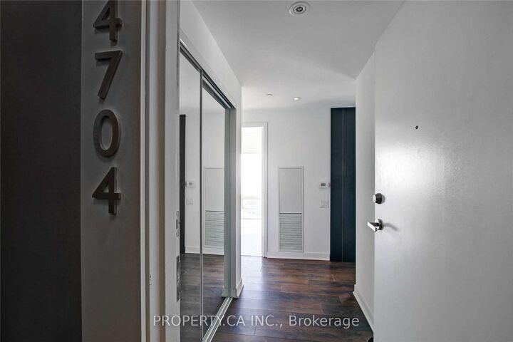Property Photo: 15 Grenville Street 4704 ON M4Y 1A1