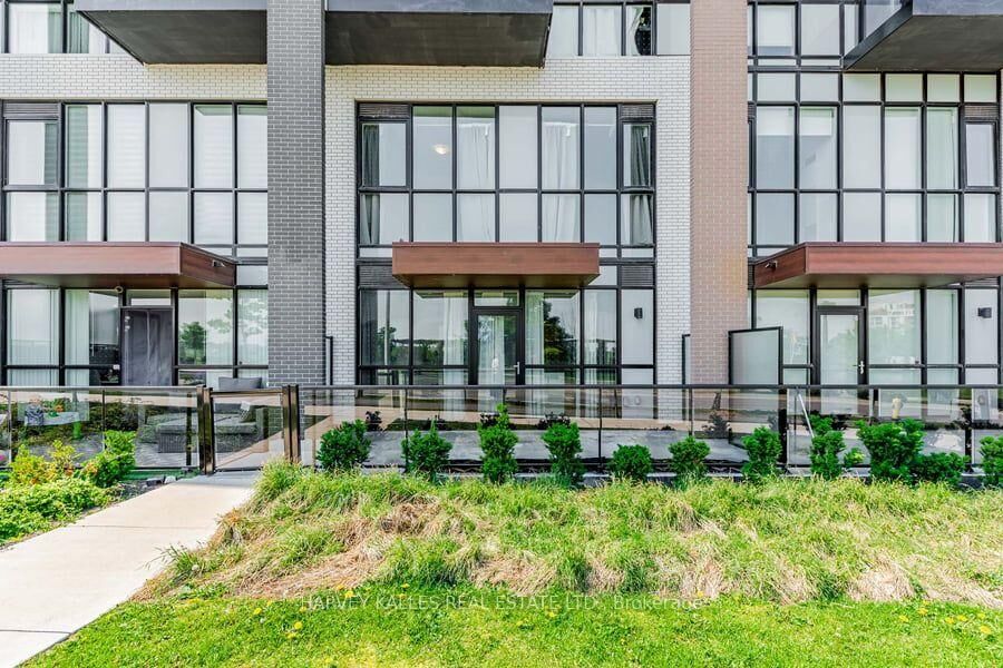 Property Photo: 60 George Butchart Drive 4 ON M3K 0E1