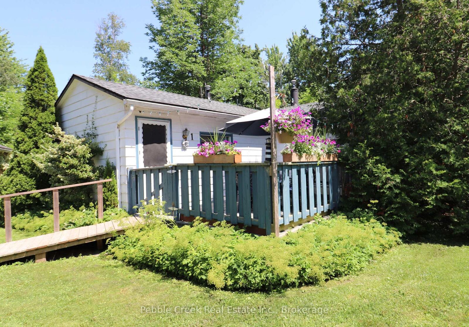 Property Photo:  1 Maitland Avenue  ON N7A 3X8 