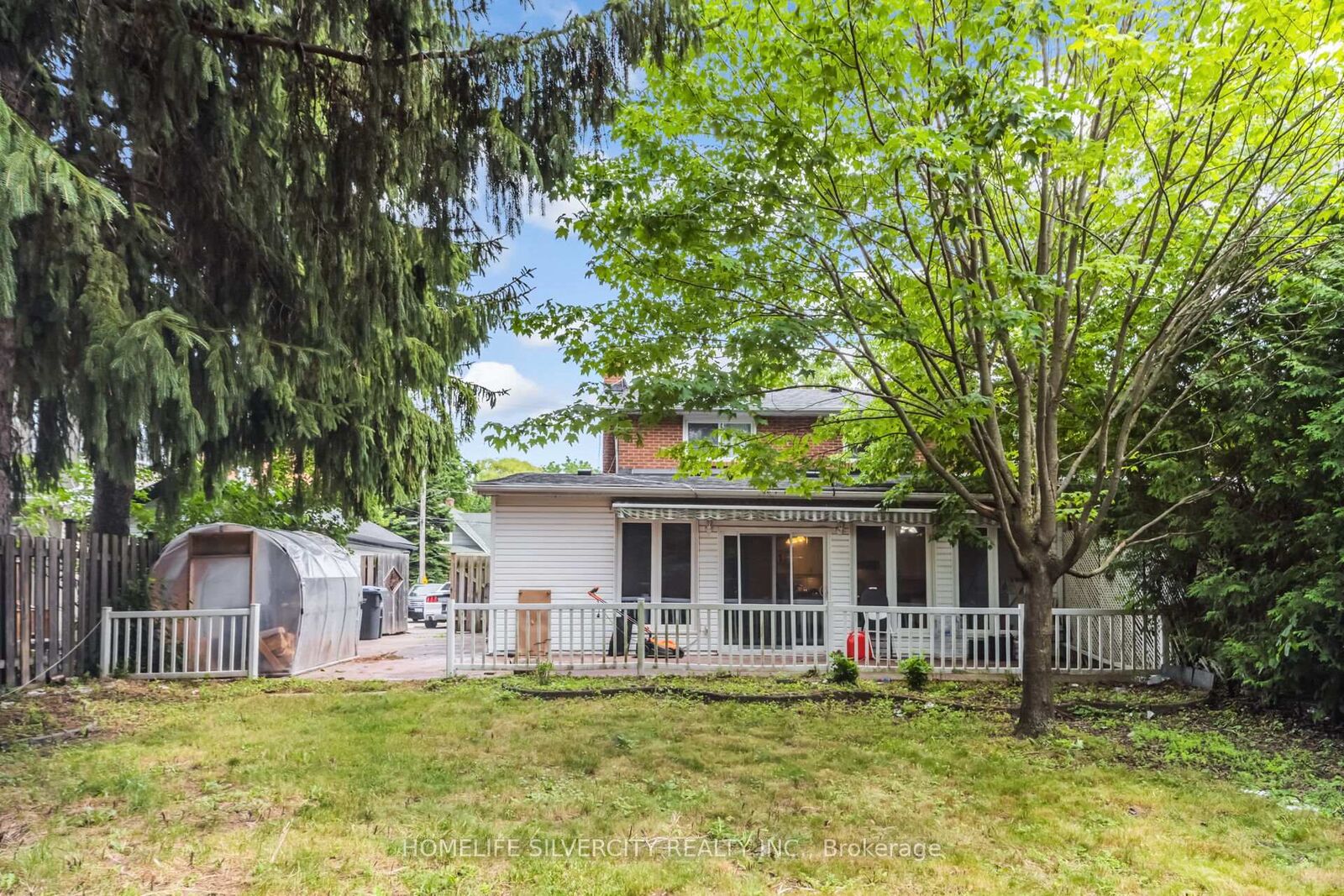 Property Photo: 62 Rosedale Avenue W ON L6X 1K1