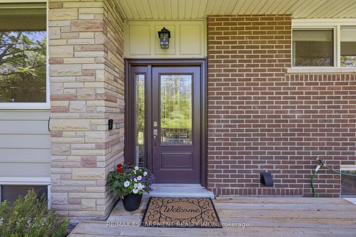 Property Photo:  52 Grand Avenue  ON N3W 2J5 