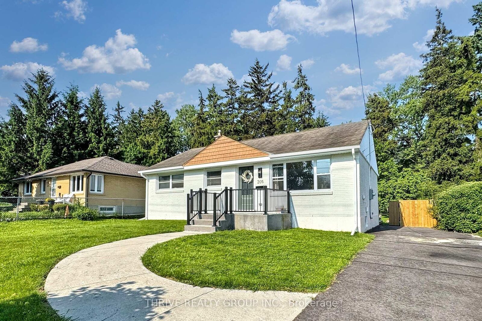 Property Photo: 205 Trowbridge Avenue Upper ON N6J 3M2