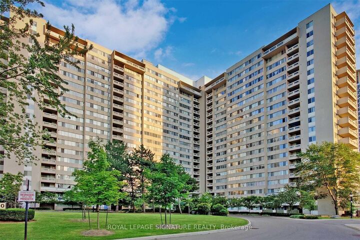 3590 Kaneff Crescent 1407 — photo 1