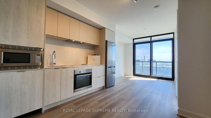 Property Photo: 86 Dundas Street E 1212 ON L5A 0B1