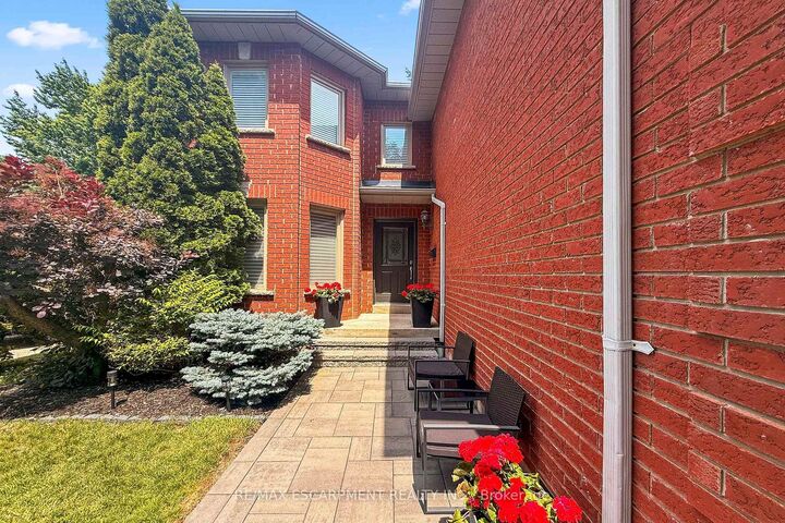 Property Photo: 1839 Fellen Place ON L5J 4S4