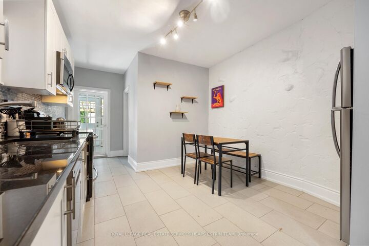 Property Photo:  124 Argyle Street Main  ON M6J 1N9 