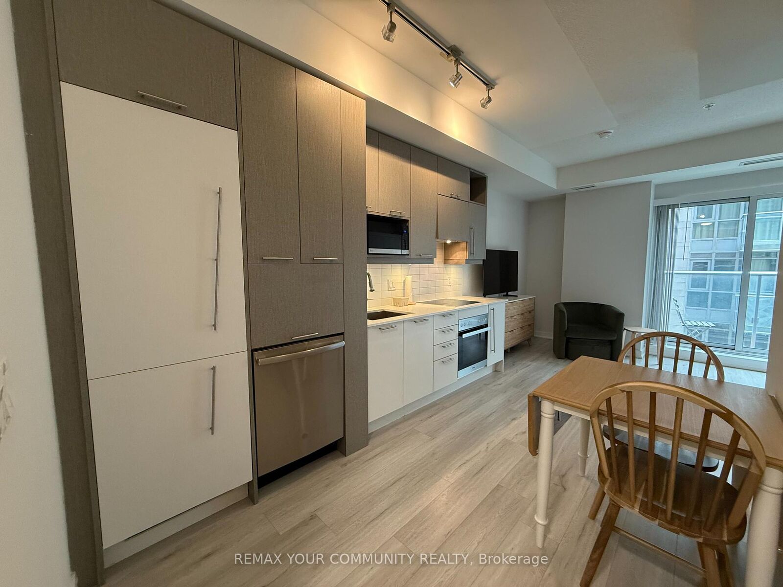 Property Photo: 30 Nelson Street 502 ON M5V 0H5
