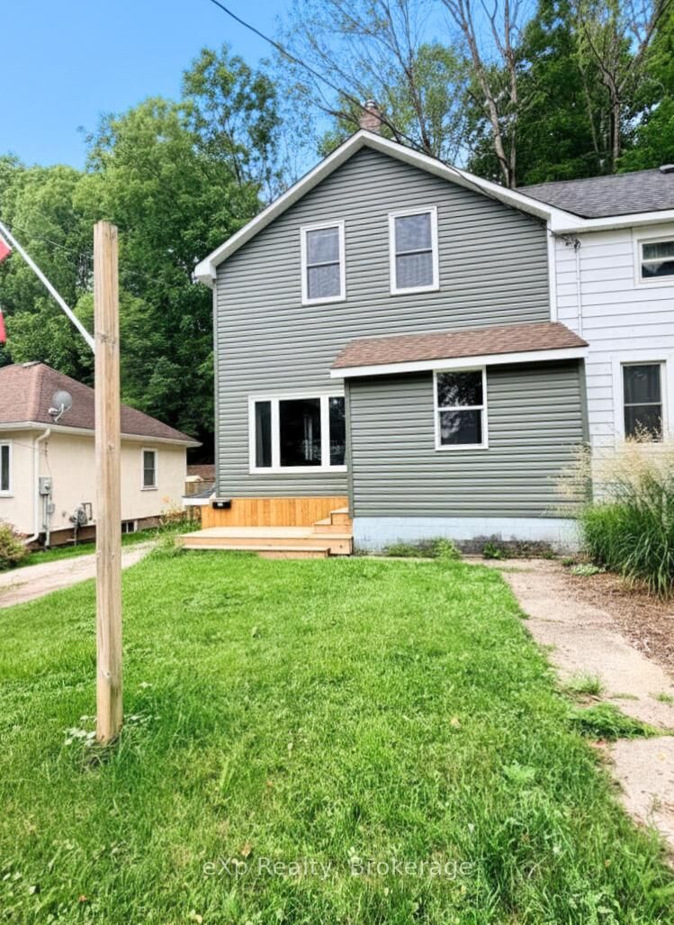 Property Photo: 218 2nd Avenue E ON N4K 2E6