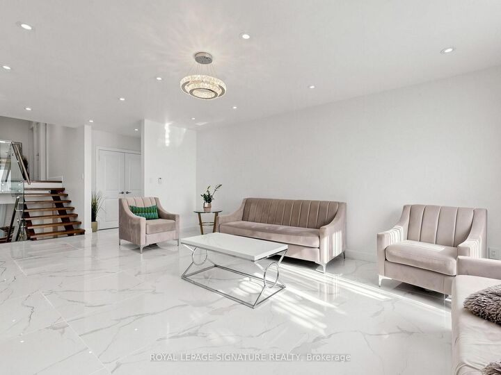 Property Photo: 31 Tollerton Avenue ON M2K 2H1