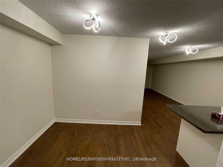 Property Photo:  3880 Duke Of York Boulevard 2204  ON L5B 4M7 