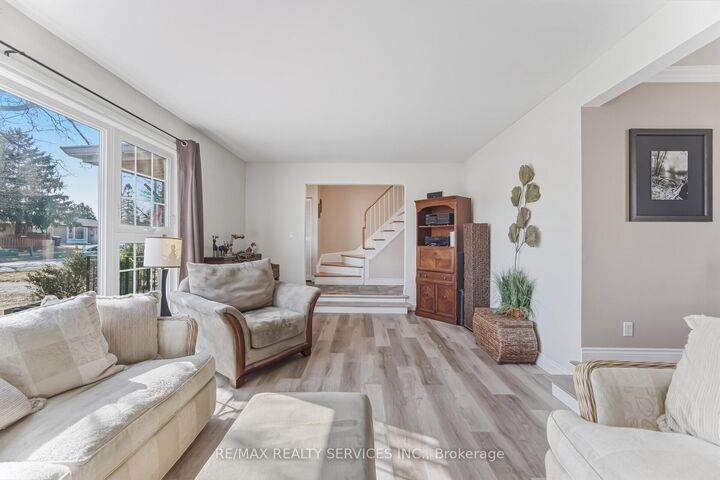 Property Photo: 15 Braemar Drive ON L6T 2L5