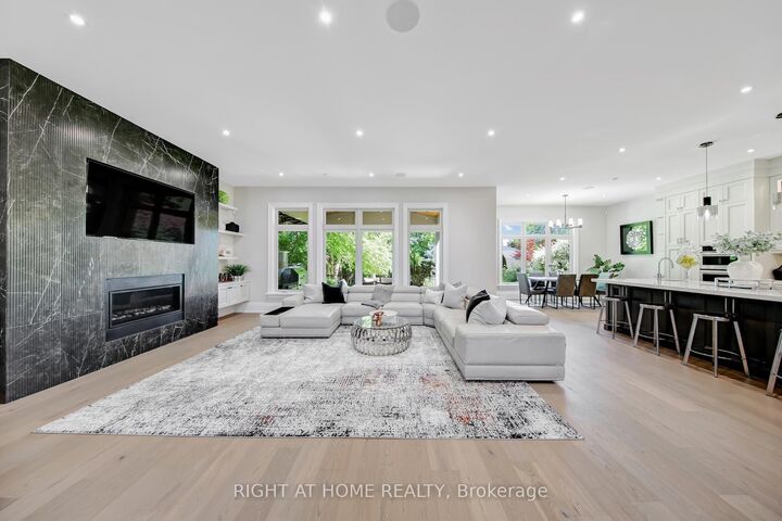 Property Photo: 484 Avonwood Drive ON L5G 1Y9