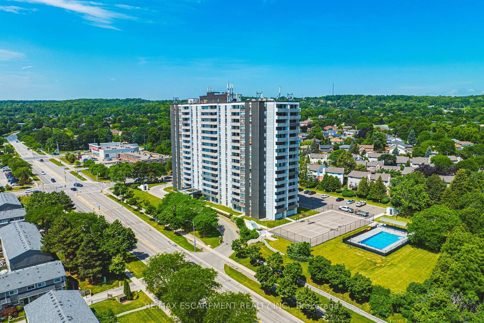 Property Photo: 2055 Upper Middle Road 1504 ON L7P 3P4