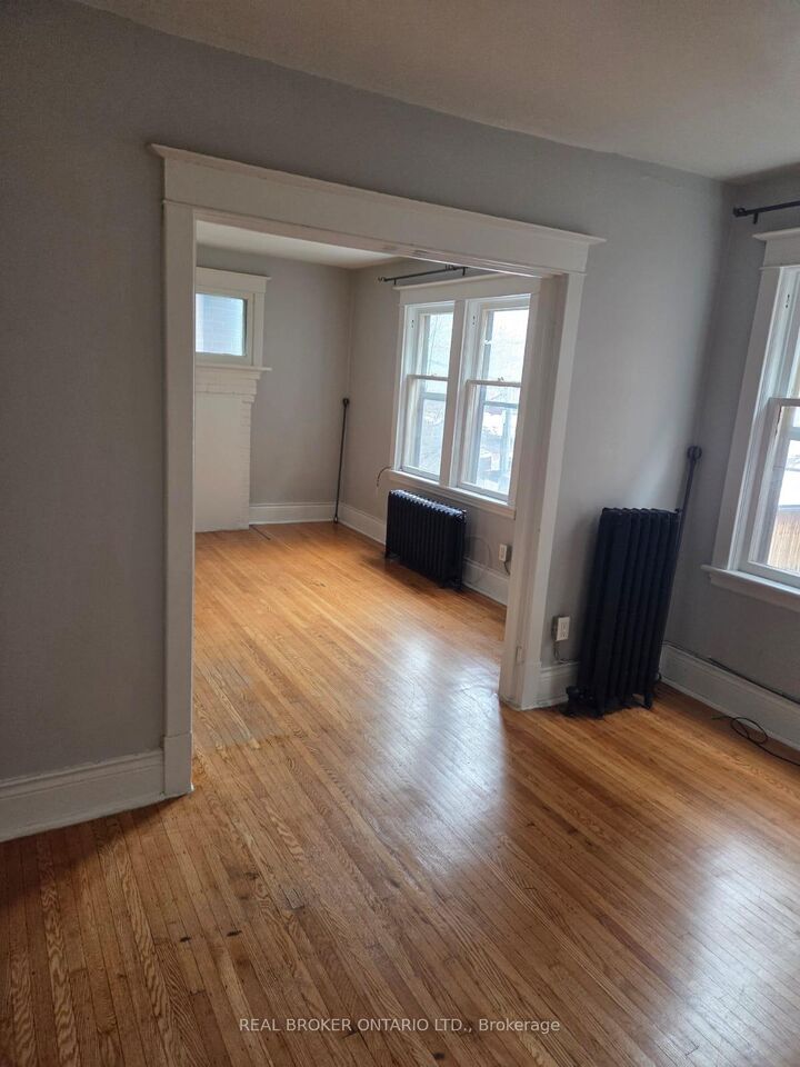 Property Photo: 985 Main Street E 5 ON L8M 1N3